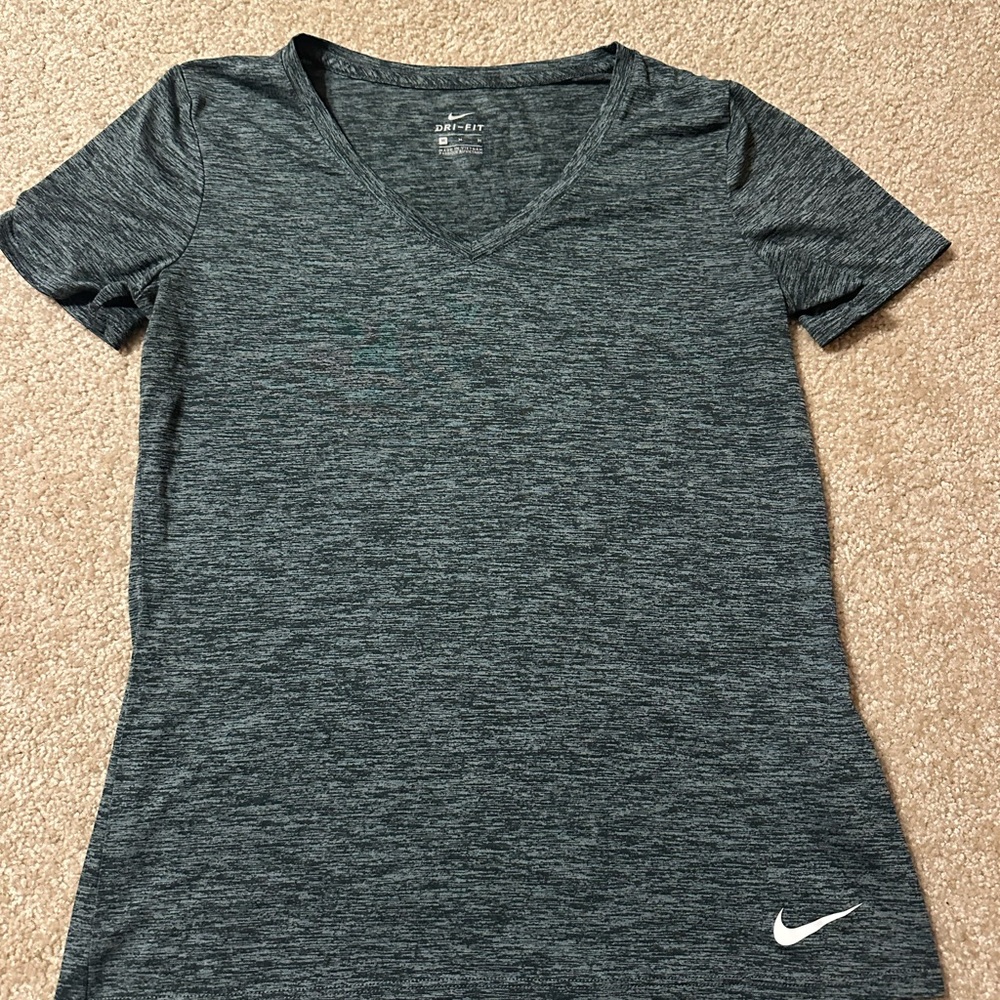Nike Women's Heathered Gray Short Sleeve Tee